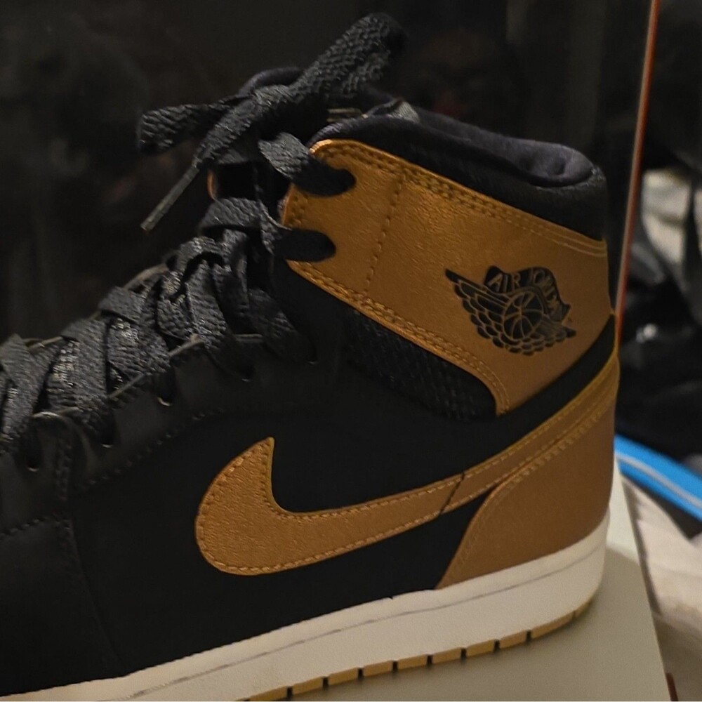 Jordan Air Jordan 1 Men’s High Top Leather Sneakers Black/Gold Lace Up Pre-Owned